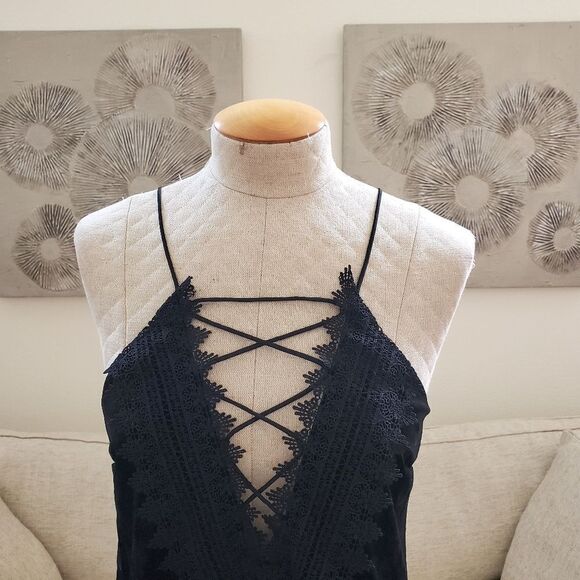 Wayf Poise Velvet Strappy Camisole -  size Medium in Black. - Picture 5 of 14
